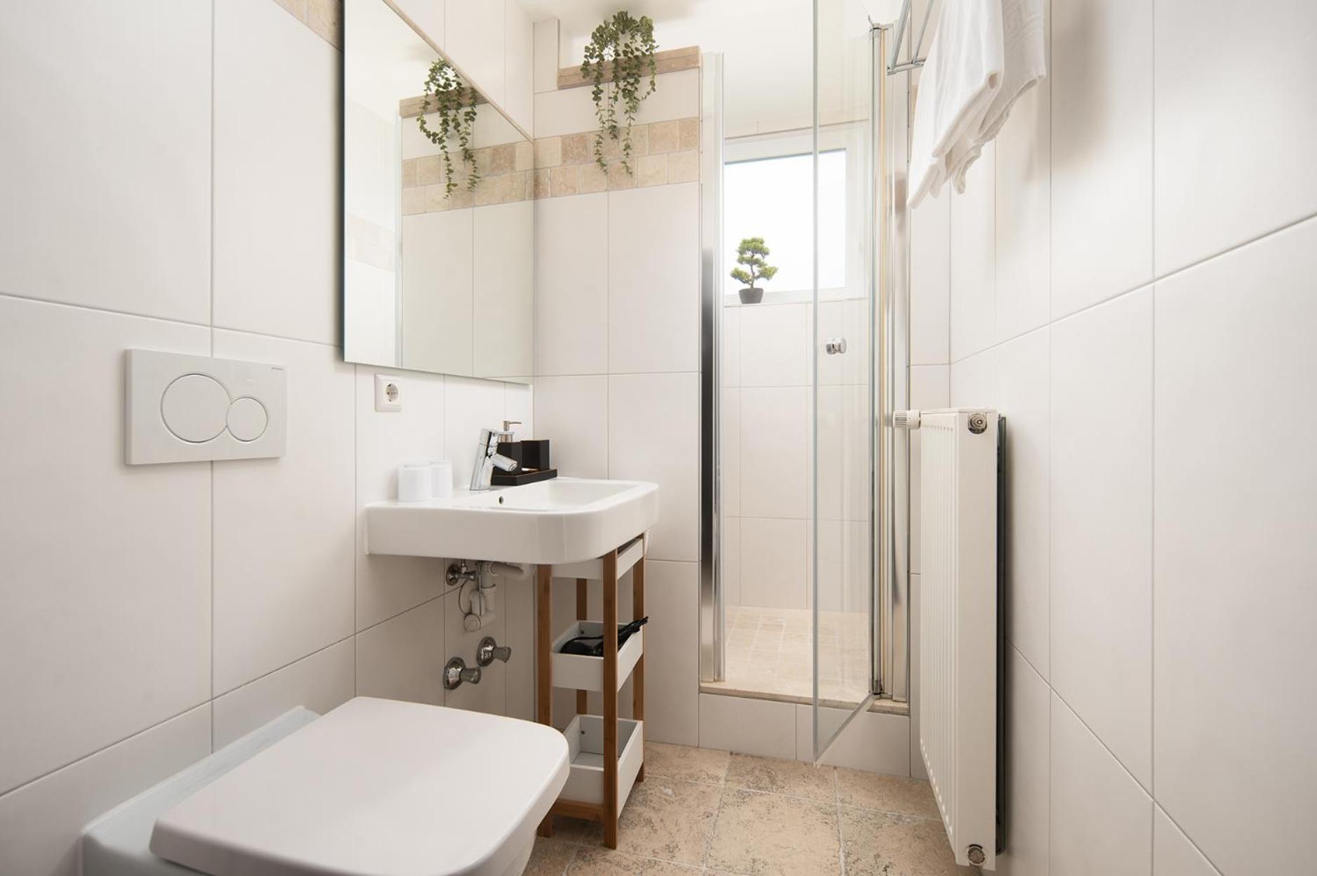 Hotel Vier Jahreszeiten Therme & Kliniken Bad Krozingen Naehe Freiburg & Schwarzwald Ideal Fuer Wellness Kur & Business Ausfluege 24H Check In- Wlan & Parken Gratis Exterior foto