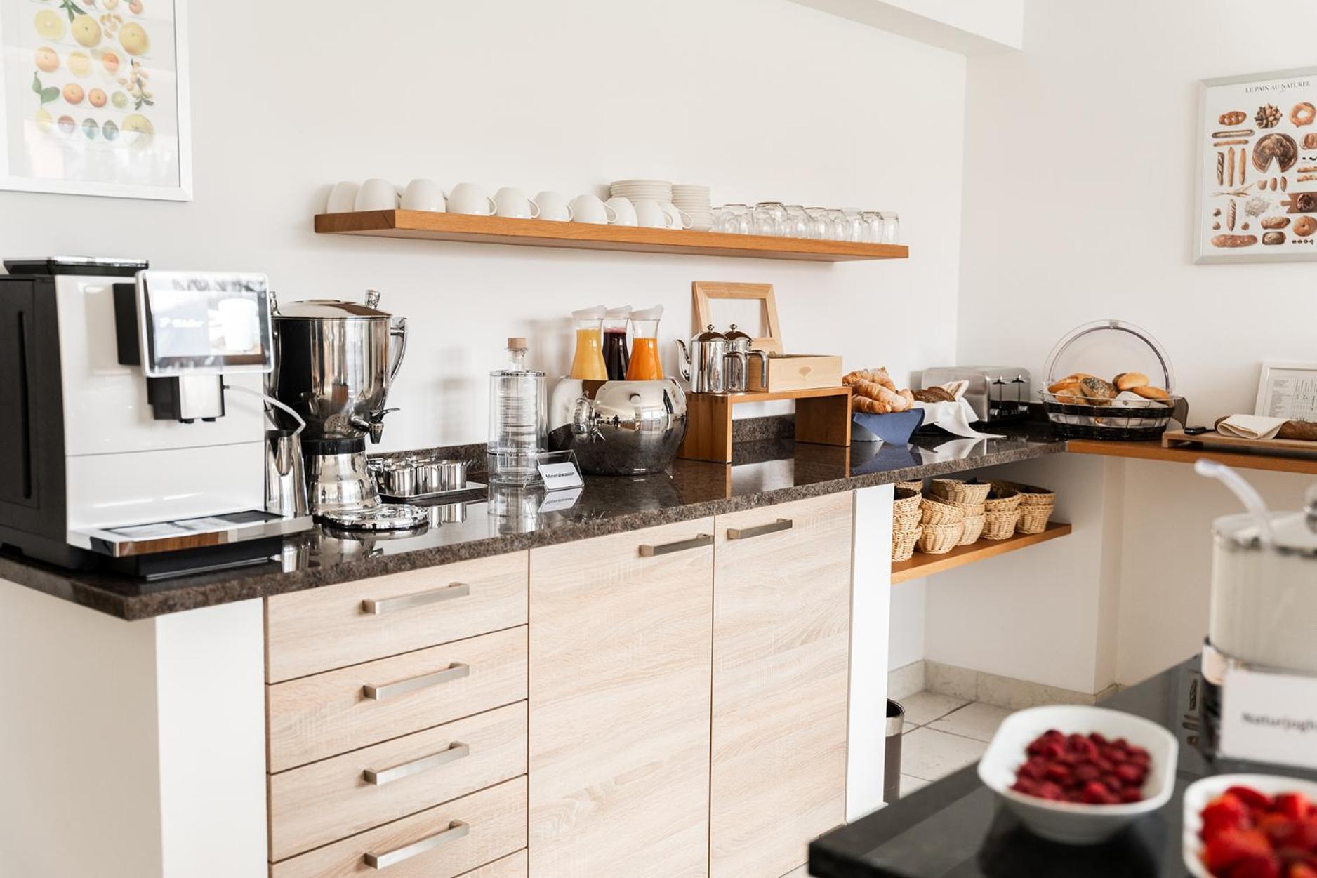 Hotel Vier Jahreszeiten Therme & Kliniken Bad Krozingen Naehe Freiburg & Schwarzwald Ideal Fuer Wellness Kur & Business Ausfluege 24H Check In- Wlan & Parken Gratis Exterior foto