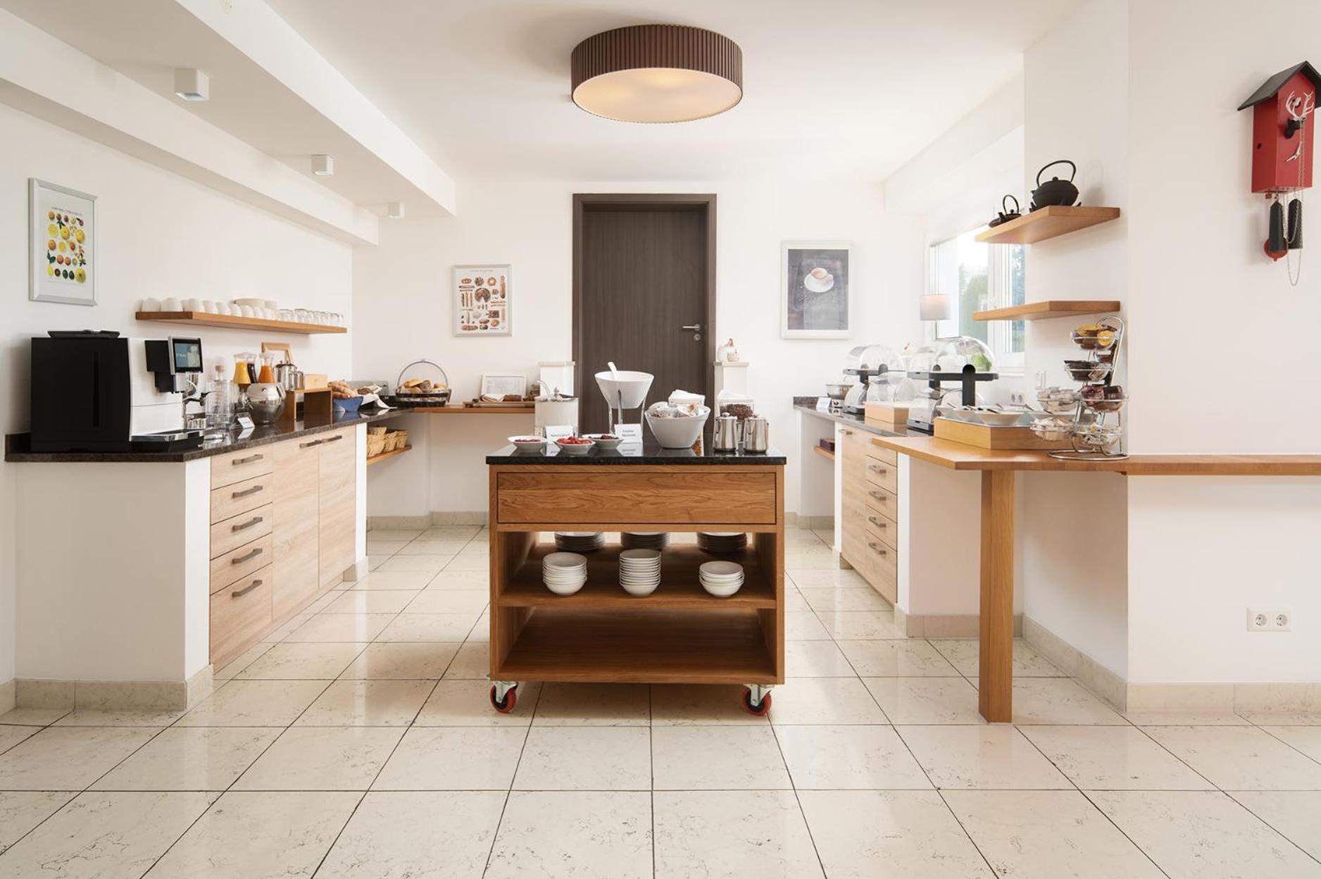 Hotel Vier Jahreszeiten Therme & Kliniken Bad Krozingen Naehe Freiburg & Schwarzwald Ideal Fuer Wellness Kur & Business Ausfluege 24H Check In- Wlan & Parken Gratis Exterior foto
